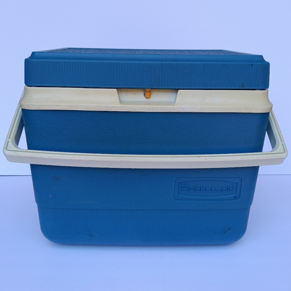 Vintage Rubbermaid Small Travel Thermal Cooler
